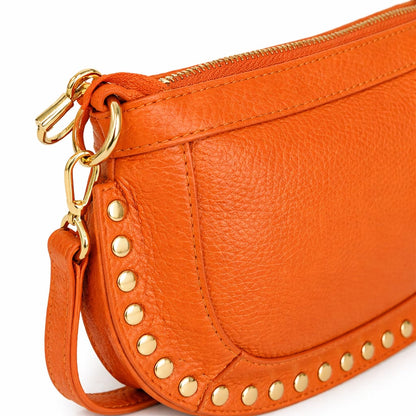 Bandolera ovalada piel tachuelas